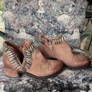 A.S 98 Boots Size38(8-8 1/2)Gently used. Too small.Light brown.